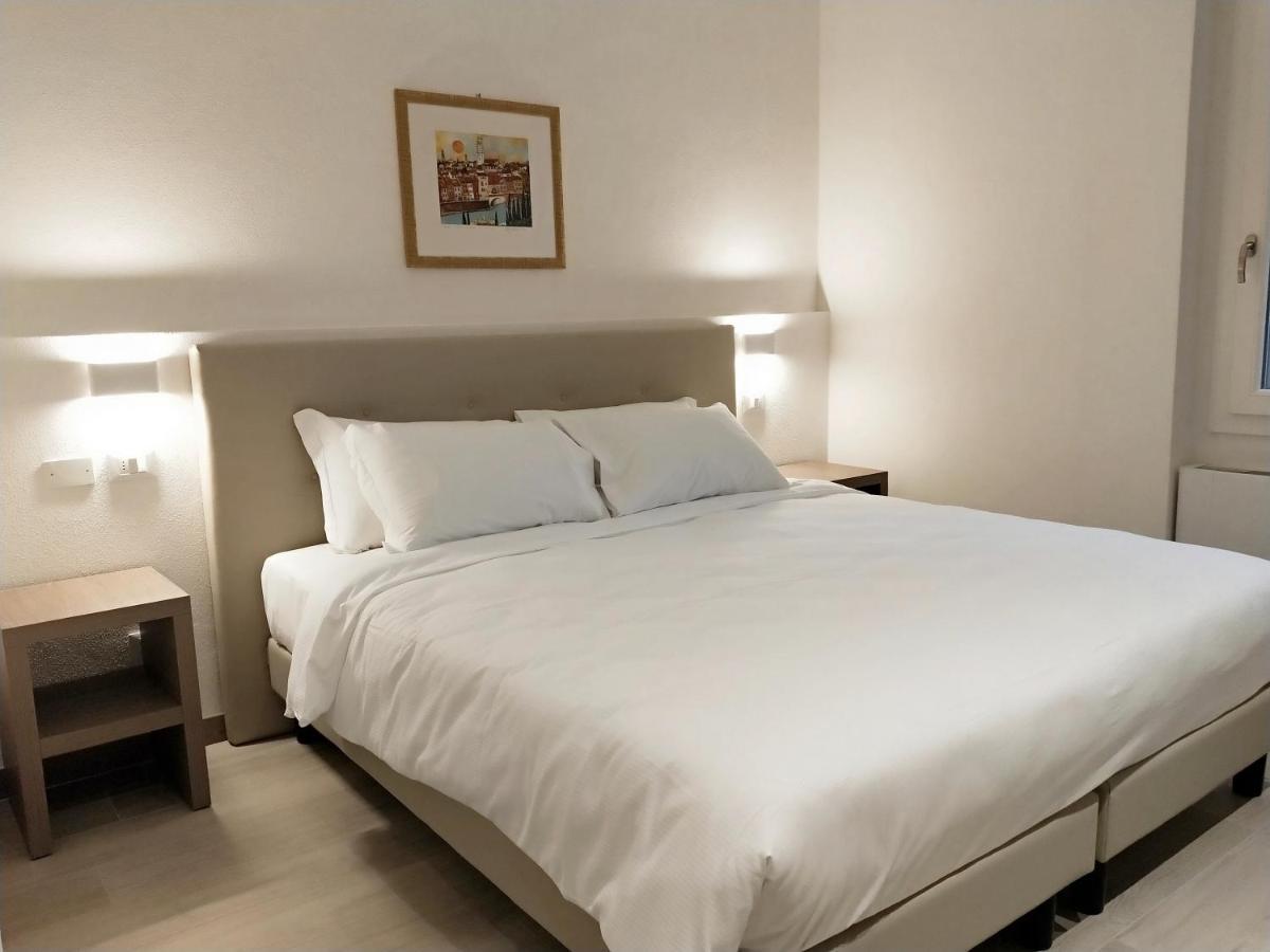 Via Poma Apartments&Rooms ヴェローナ エクステリア 写真