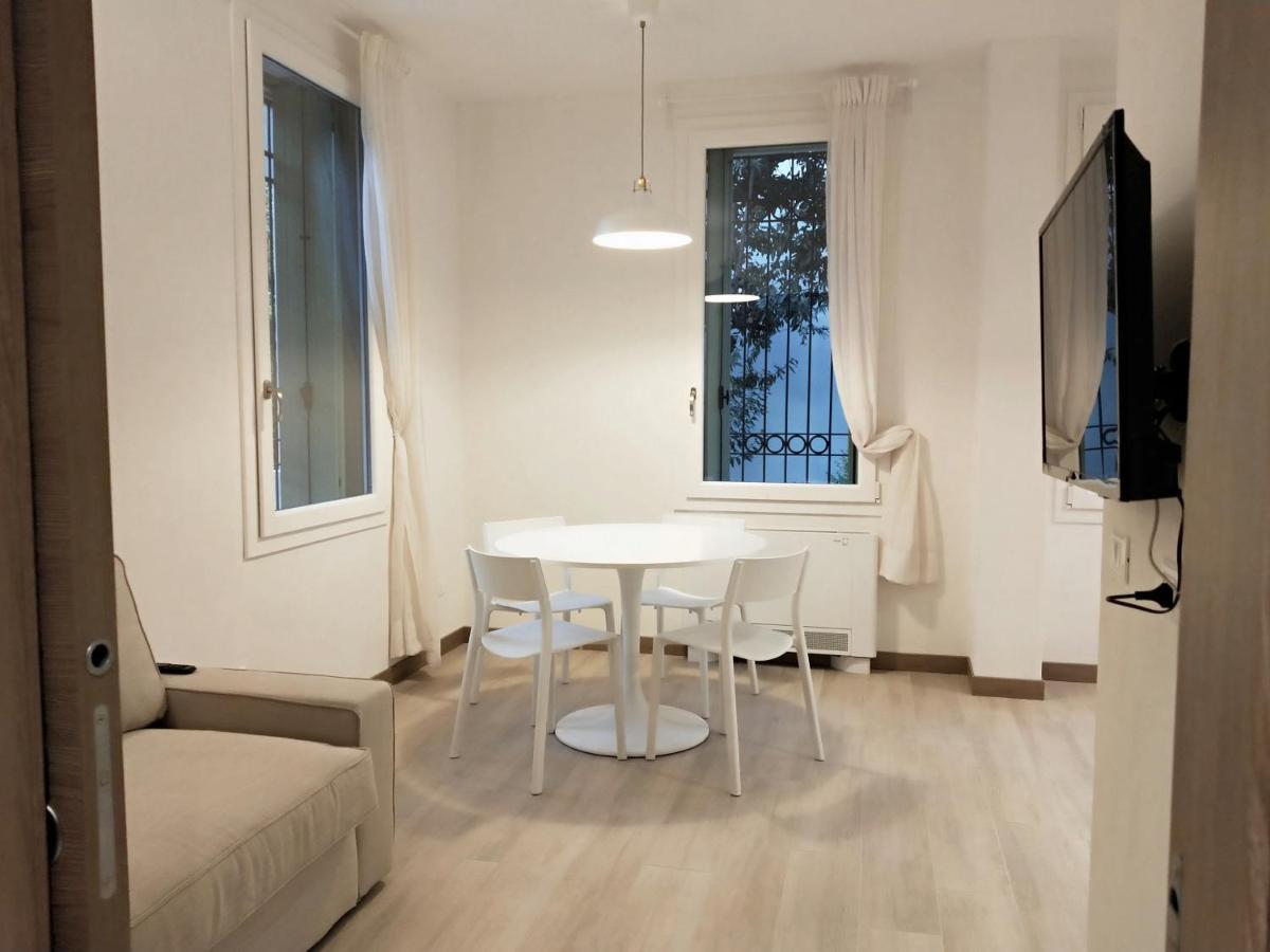Via Poma Apartments&Rooms ヴェローナ エクステリア 写真