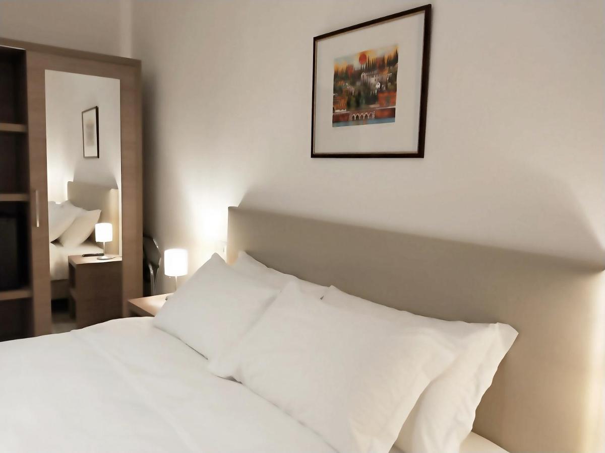 Via Poma Apartments&Rooms ヴェローナ エクステリア 写真