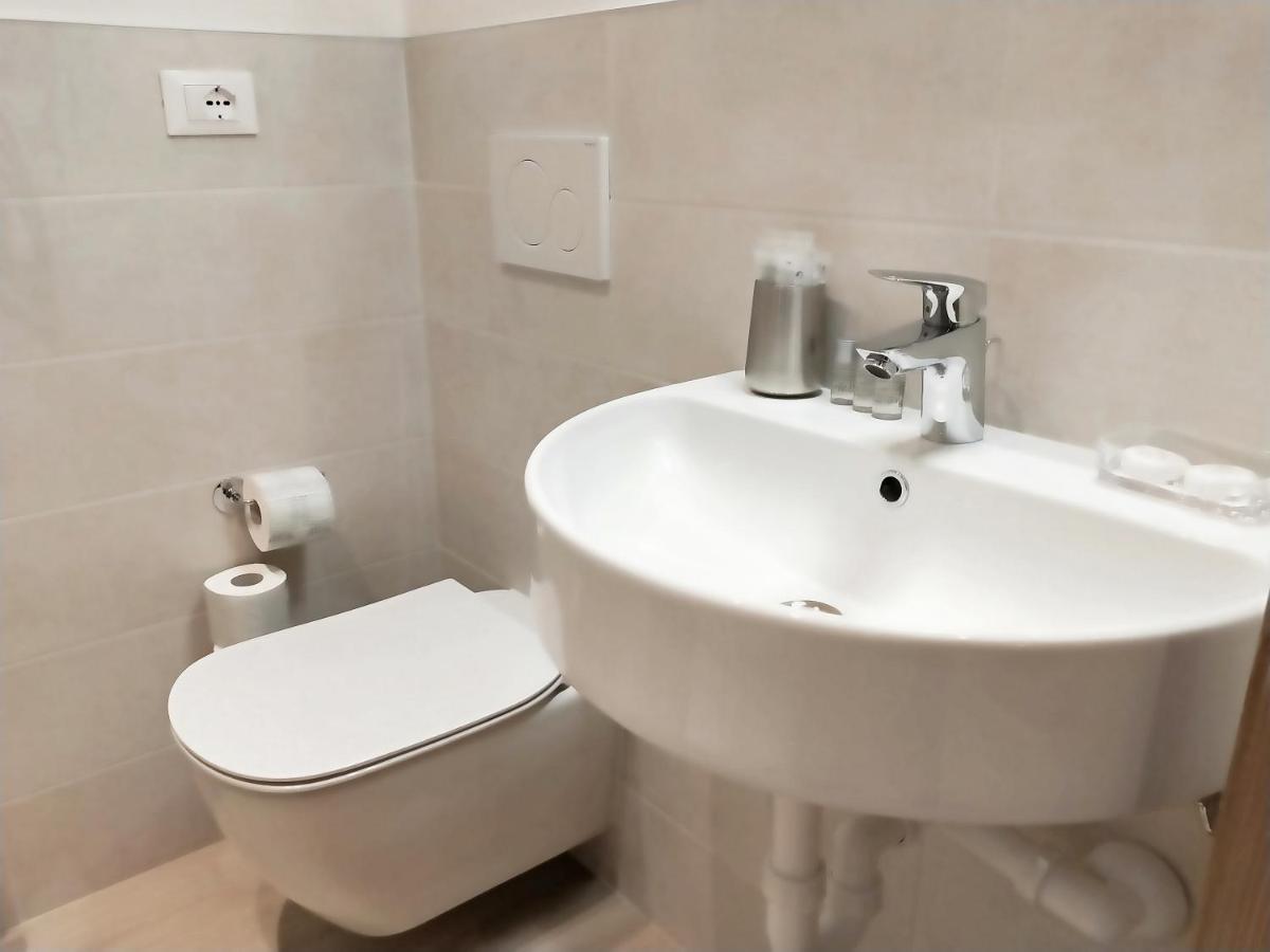 Via Poma Apartments&Rooms ヴェローナ エクステリア 写真