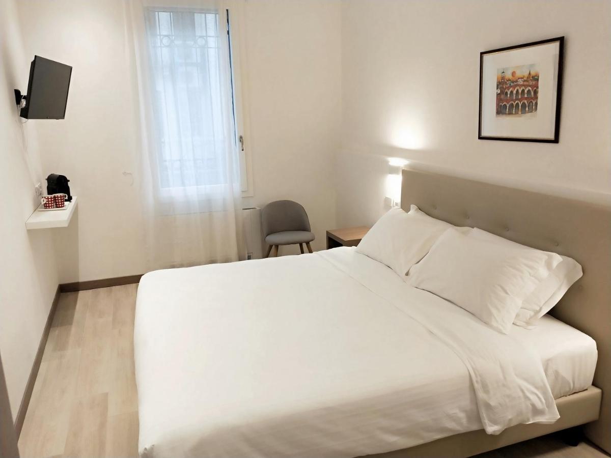 Via Poma Apartments&Rooms ヴェローナ エクステリア 写真
