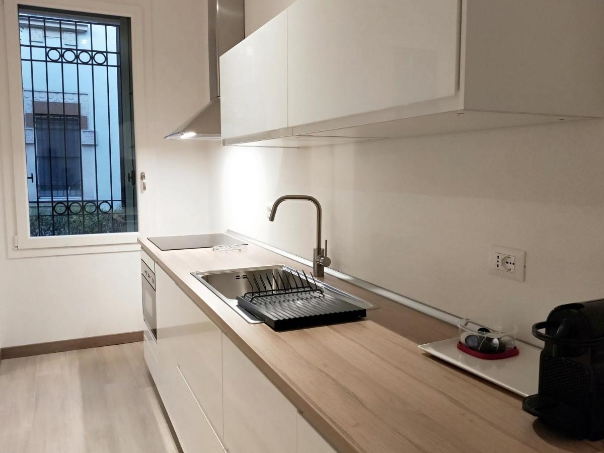 Via Poma Apartments&Rooms ヴェローナ エクステリア 写真