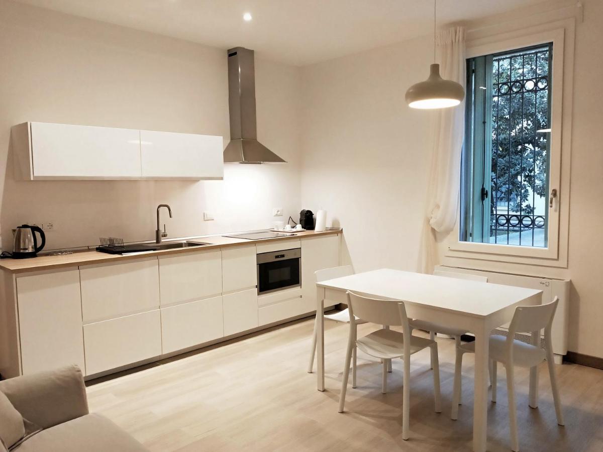 Via Poma Apartments&Rooms ヴェローナ エクステリア 写真