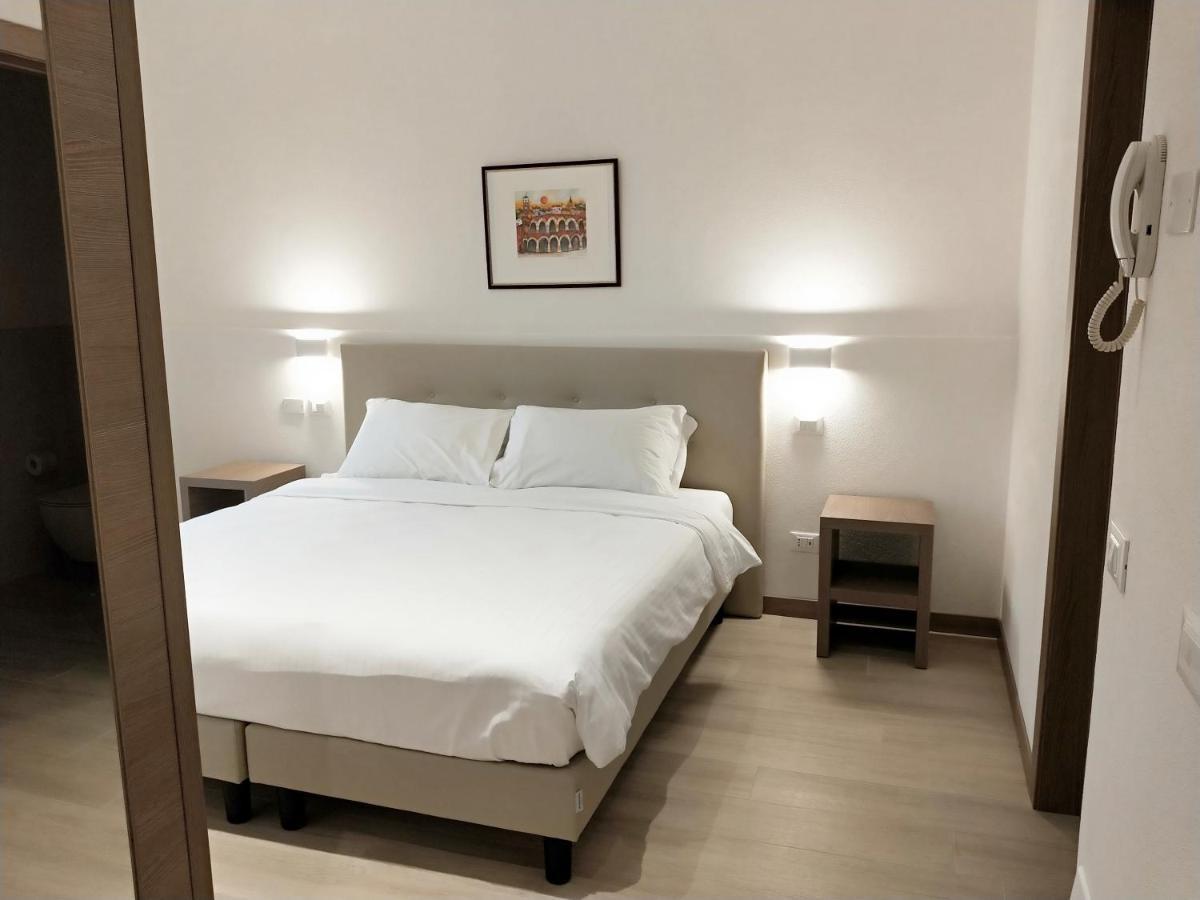 Via Poma Apartments&Rooms ヴェローナ エクステリア 写真