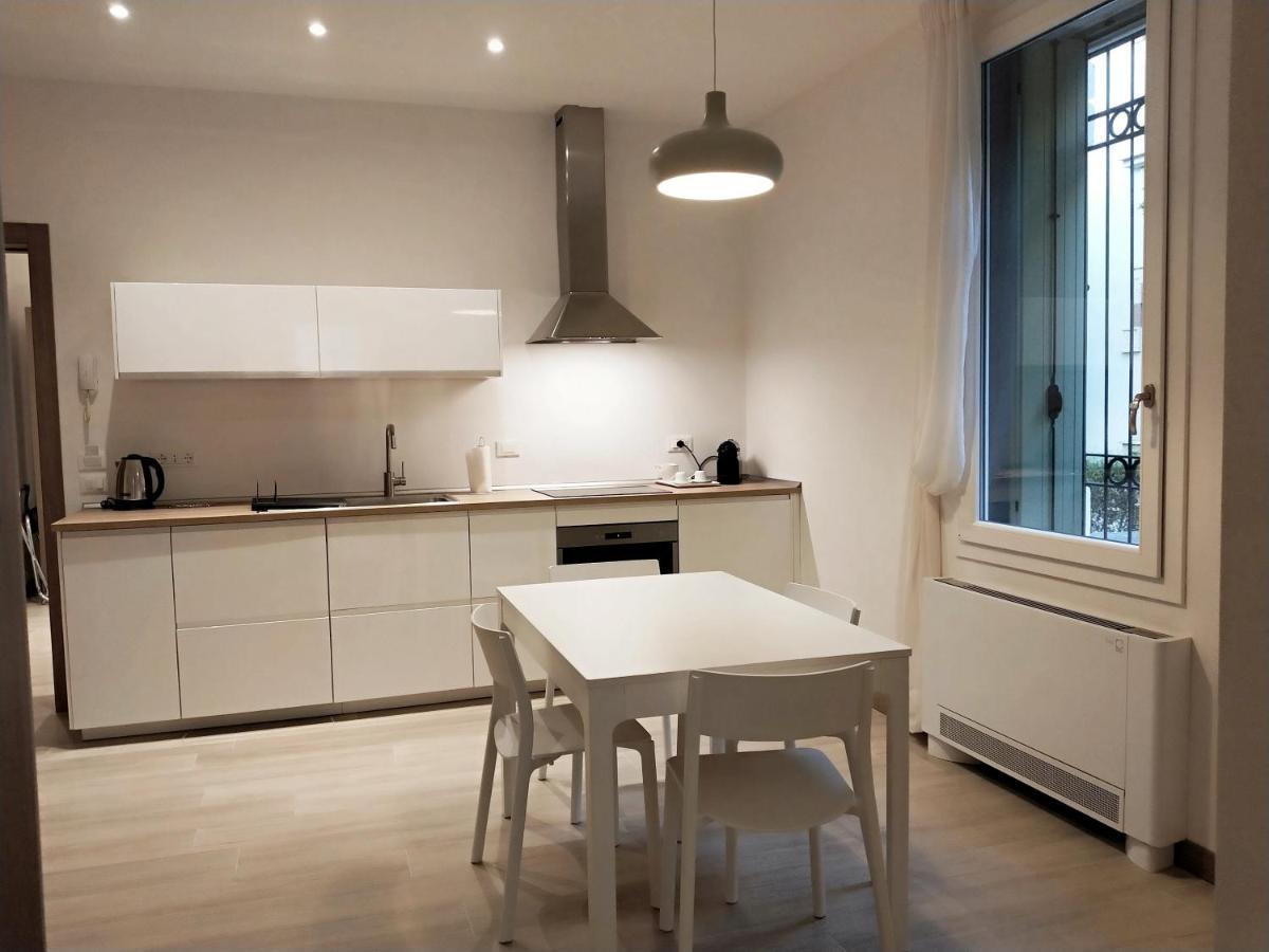 Via Poma Apartments&Rooms ヴェローナ エクステリア 写真