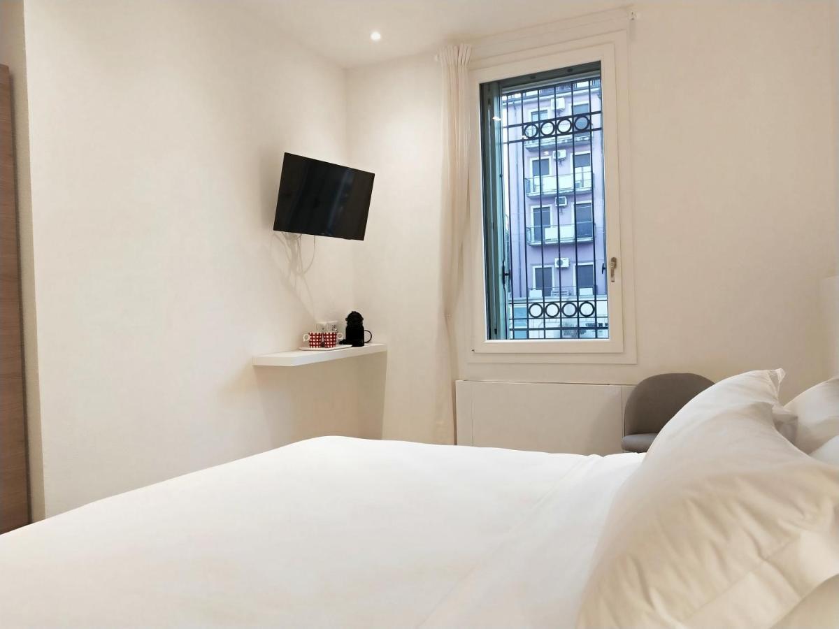 Via Poma Apartments&Rooms ヴェローナ エクステリア 写真