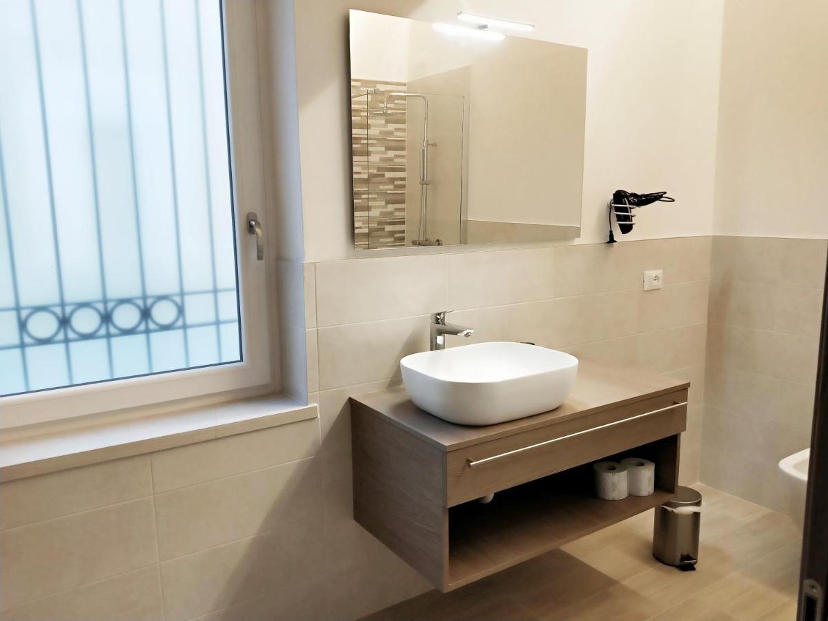 Via Poma Apartments&Rooms ヴェローナ エクステリア 写真