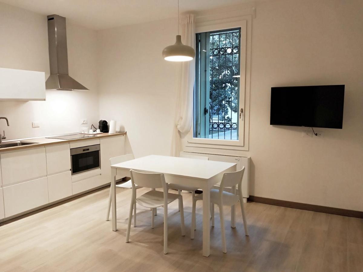 Via Poma Apartments&Rooms ヴェローナ エクステリア 写真